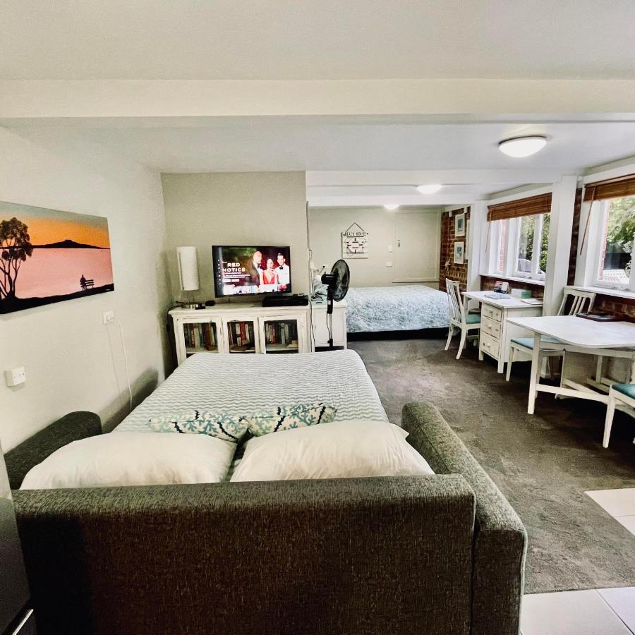 Whitby Studio - Mairangi Bay Beach Auckland Exterior foto